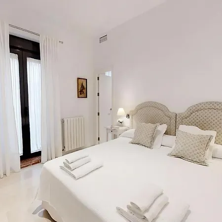 Sevilla Luxury Rentals - Alcazar Exterior photo